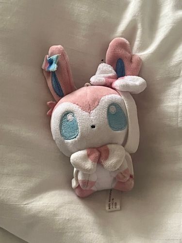 🎀💕それできょうも おでかけしようと してたけど、きのうのきょうでは むりよ
かわりに わたしの せくしーしょっと!でも のせておきなさい
……どこがせくしーしょっと、かって?
わたしは せくしーより きゅーと かしら