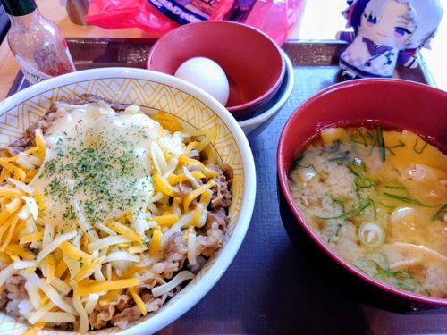 以前すき家でせめよんコラボがあった際のお写真です😋
お迎えさんは全然食べれる人間なので、しっかり喰らってきました👍️✨️
因みにふわぱぺさんが居てくれたおかげか、ランダムカードは🥂✨️でした！ご利益！！
