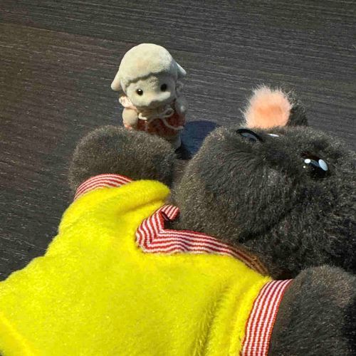 そわそわ
どうやって おともだちになろ って
はなしかけようかな...
