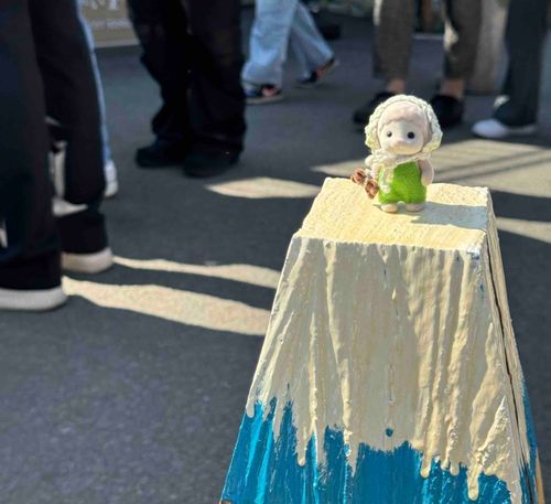 ふじさん のぼった !
かぶりもの 風でとんでいきそうだったよ
あぶないあぶない ！