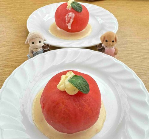 おっきな とまと！！！！！
エマちゃんのだいすきな
りんごかと おもった！