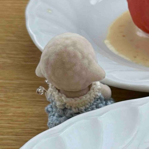 飼い主さんいつも
エマちゃんのうしろすがた見て
ボコボコ！かわいい！っていってるけど
モコモコのまちがい だよ！