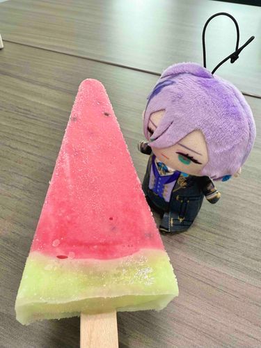 まいにち  あついですね
アイスのしゃしんで  すこしでも  すずしくなってください
