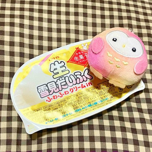 エメちゃんにかわり、ピーちゃんの登場です。ウワサのしろものを発見したので、主のもとからいただいてきました。ピーちゃんのごはんです。