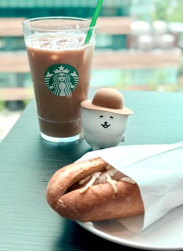 ドリンクチケットの消費期限が迫ってたので1番大きいサイズ飲んでるｹﾞﾌｯ（ﾆｺｯ）