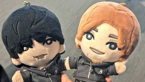 そう！！新潟でね！！ようやくメンバーと手をつなげたんですよ！！！主のお友達のお宅のじゅりと！！
他のお宅のストぬいと手をつなぐのはこれが初めてでね、相手がじゅりってのがまたね、感慨深いね。まあ相手が誰であっても感慨深いけどね。

ほくぬい🦅