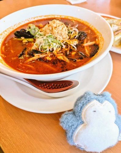 ｸﾞｺﾞｺﾞ…

(今、幸楽苑で辛いラーメンやってるから…食べた方がいい…)
(食べやすくした味仙みたいな…感じ…美味しい…)