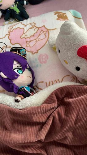 ばたあさんちにきて いっしゆ～かんめのマヨイ♪きてぃさんと おはなししてもらってますねぇ