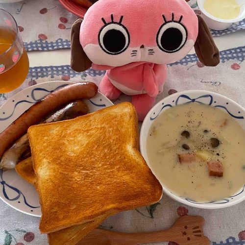 きょうのあさごはん
ユッチとぼくはクラムチャウダーがだいすきなんだ♡