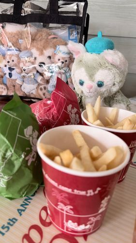 お友達と一緒に故郷へ行ってきたよ！その時の朝ごはん！ハンバーガー、おいしかったなぁ……！