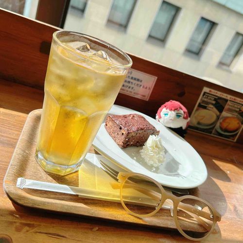つめたいおちゃと、あまーいすいーつ☺️🍫🫖