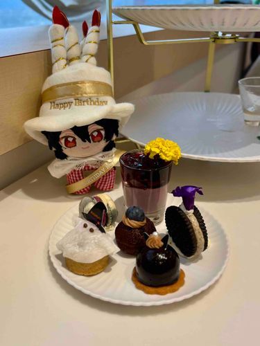 これは　いろんな　むらさきの　たべものじゃよ〜
かしすのあじが　くせになるのう♪