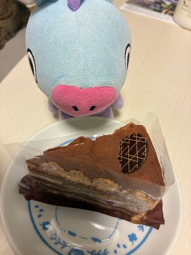 昨日うまうまが家に来て６年経った。ケーキでお祝い。
いつもありがとう。これからもよろしくね