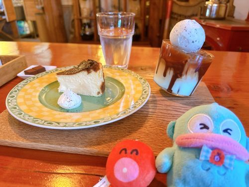 大好きなカフェにきたよ！1年ぶりだからうれしいな❣️
グラスが斜めのデザインでちょっとひやひやするね😆
