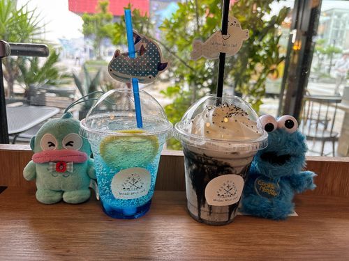 海遊館に行ってきたよ❣️これは近くのカフェ☕️
ジンベイザメはおっきかったし、あざらしさんは可愛かった〜〜♡