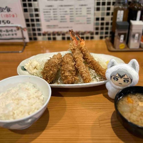 とんかつ百名店に選ばれたとんかつ屋さんに行きました🐷
さくさくで美味しかったです🍚