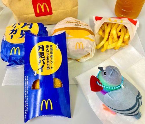 ポゥ、お月見初めて❗️🎑
ベーコンが挟んであるんだっﾎﾟｩね❗️美味しかったっﾎﾟｩ❗️ごちﾎﾟｩさま‼️