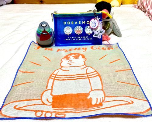 ドラえもんのﾎﾟｩップアップストア2回目！と！未来デパートでお買い物したクリアﾎﾟｩチ(文鳥先輩に支えるの手伝ってもらったっﾎﾟ)が届いたっﾎﾟｩ‼️思ってたよりおっきい‼️かわいい‼️