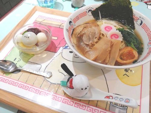 ぴょこん