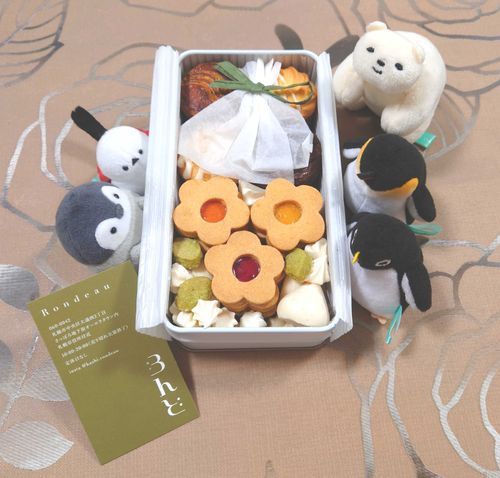 お花のクッキー可愛い！
みんなで食べよう〜❀❀❀