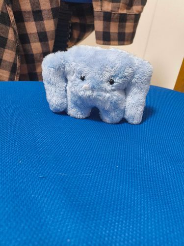 なんと自立します。