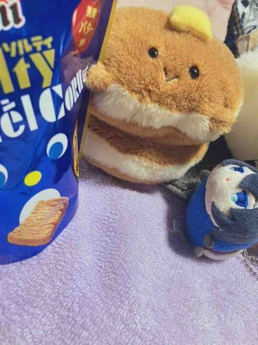 なにやら　かしを　もらったぞ　ほっとけえきどの　このえが　おれににている　とな？　ふむ…