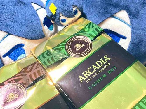りゅっくと　ぽしぇっとの　おれが　なにやらあつまっていたぞ　もちぬしの　ちゃがしにつられたらしいな　もろぞふ？