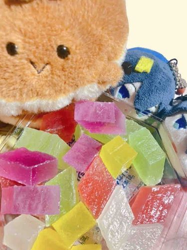 これは…こはくとうだな　あまくておいしい　どれ　おれたちにもひとつ…