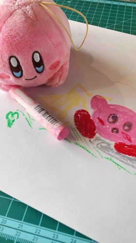 カービィちゃんが似顔絵描いてる
