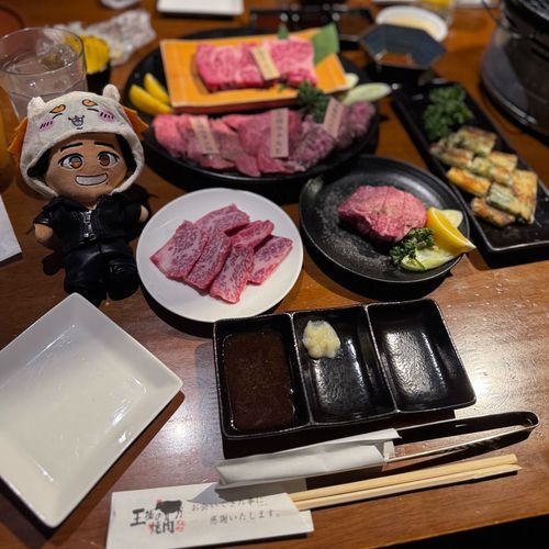 にく や にく