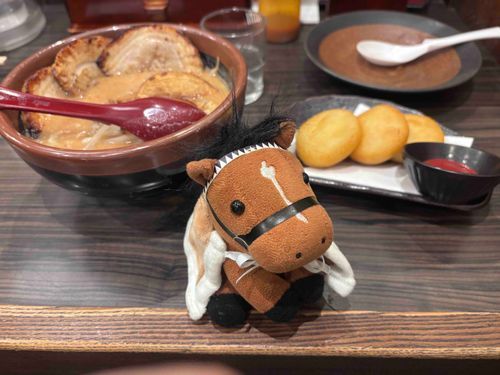 おどう、景気づけのラーメンだよ。
今年は午年だしいい一年にしようね。今年もよろしくね、おどう
