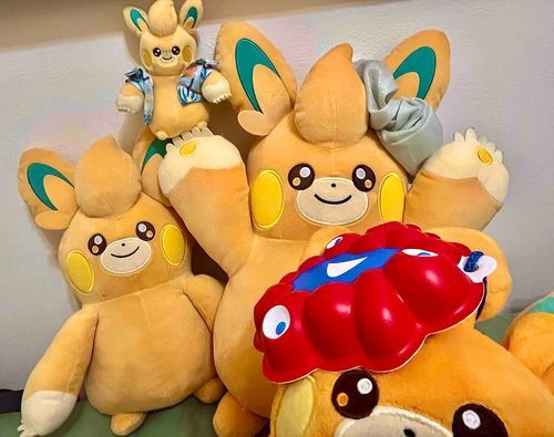 きょうは　パモットの日　だからね　いっしょにくらしてるパモットたちのこと　しょうかいするの
ひだりから順に　もなか　ミッチェル　あぽろ　なの