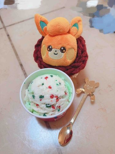ふゆにたべるアイスは　かくべつﾑﾆｴﾙな