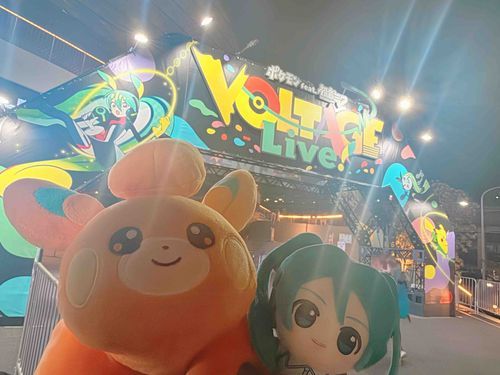 ミクちゃんたち　すてーじの　うえで　きらきら　かがやいてたの
おもちは　パモだけど　ビッパだん　はいれるかな〜