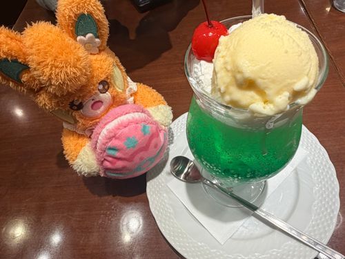 クリームソーダ　ぱやより　おっきくて　しゅわしゅわしてたの
