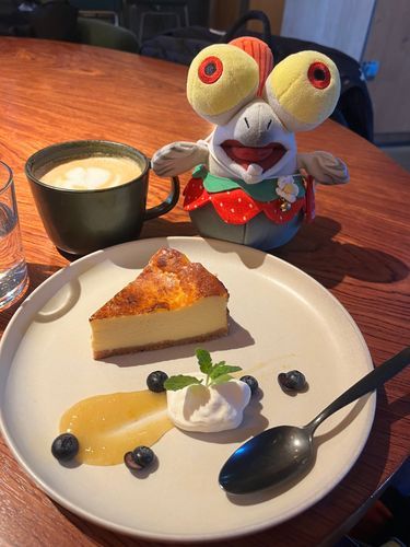 すてきな　カフェで
おいし〜けきと　のみもの！
さいこ〜なのよね〜！