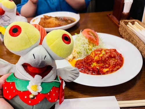 おでかけして、とまとちーずはんばぐ　たべたよ！ほぺ　おちるかと　おもた〜！おいし〜！！