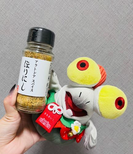 これ！おじたんから　もらた！
なんでも　かけると　ｳﾏｳﾏ なるらしい！ｼｬｹにも　あうって！ほんと！？