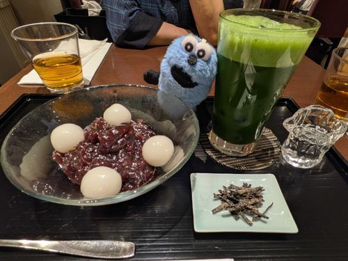 白玉とあんことお抹茶です！
あんこの量が多くて、塩昆布と一緒に食べて何とか食べ切りました！甘かったです！