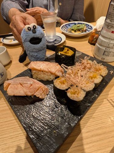 またお寿司の居酒屋に行きました！
サーモンとウニ、うまうまだったよ！