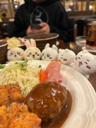 食べたそうに見ている…