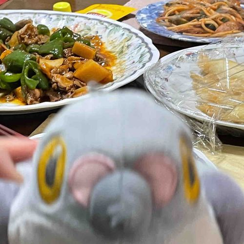 手見えてるって