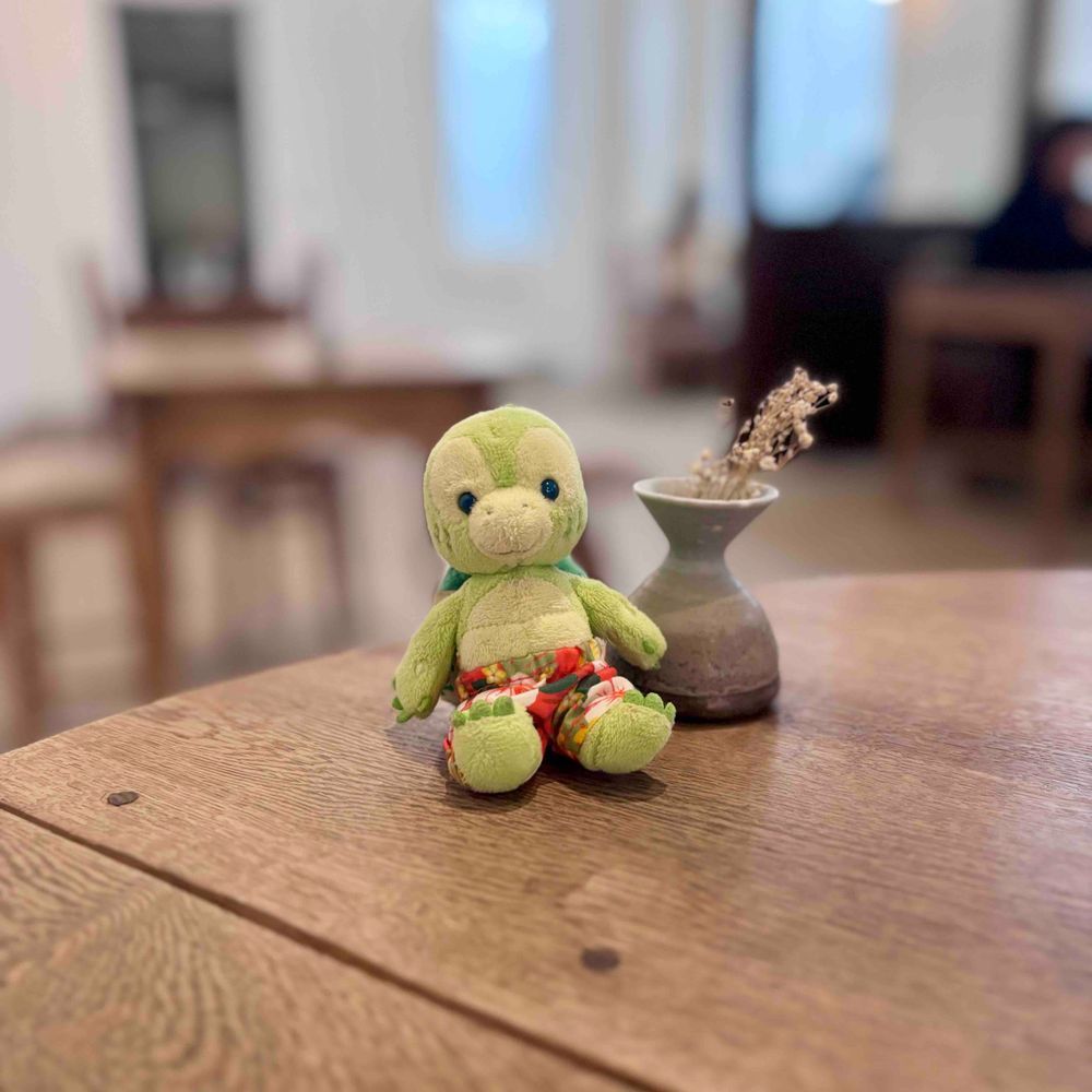 いちごのおやつプレートをたべたよ🍓
ぼくのおきにいりはね、いちごのジャムがのったチーズケーキ😋