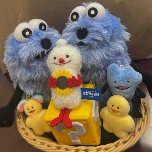 
仲良く記念写真🐣🤍

職場、ぬい好き多くて幸
みんなみんなかわいいねえ、、