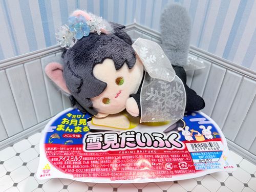 雪見だいふくだ。ひづが辛いものの後には甘いものが食べたくなると言っている。……さっき食べていたカップ麺、通常の1.5倍サイズじゃなかったか？