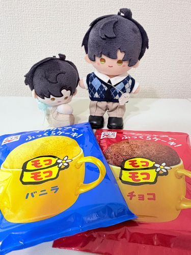 ひづが最近ずっと探し回っていたモコモコをついに見つけたようだ。レンジで作れるカップケーキなのか……食べるのが楽しみだな。