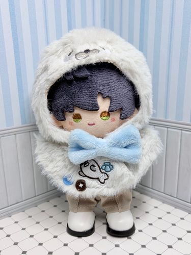 アザラシさんのポンチョだ。サイズが小さくてそのままだと着れなかったが、ひづが着れるように改造してくれた。