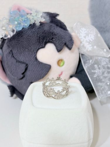 ひづが2つ目の自分への誕生日プレゼントを購入したようだ。雪の結晶のリング……透かしデザインが綺麗だな。
