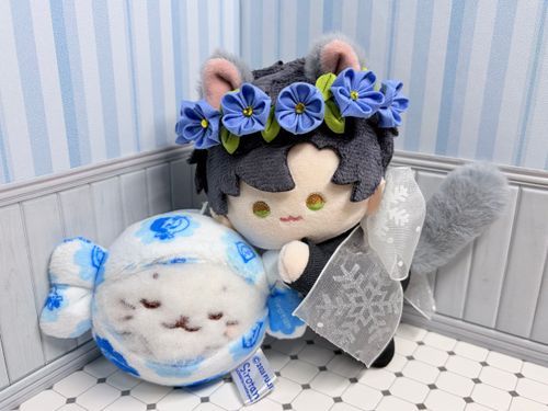 スターチスの花冠だ。うちにはセイヤがいないから代わりに私がモデルになったぞ。