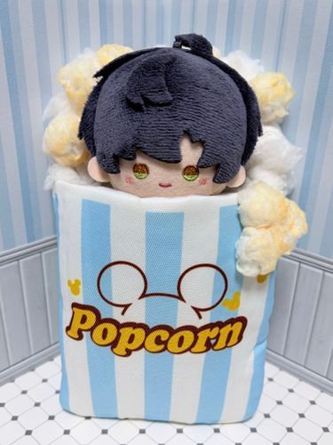 ポンチョと一緒にポップコーンのケースも買ってくれたぞ。もちろんキャラメルポップコーンだ。